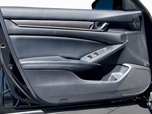 Used 2018 Honda Accord EX image 25