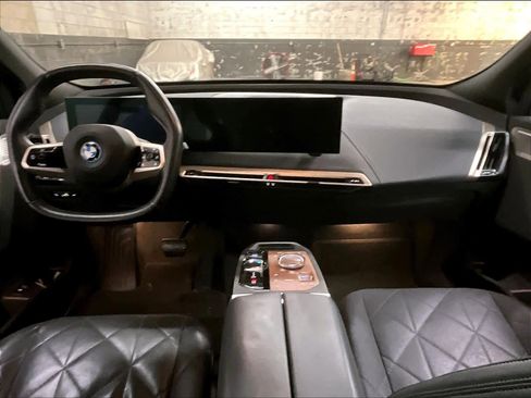 Used 2022 BMW iX xDrive50 w/ Premium Package AWD/4WD image 17