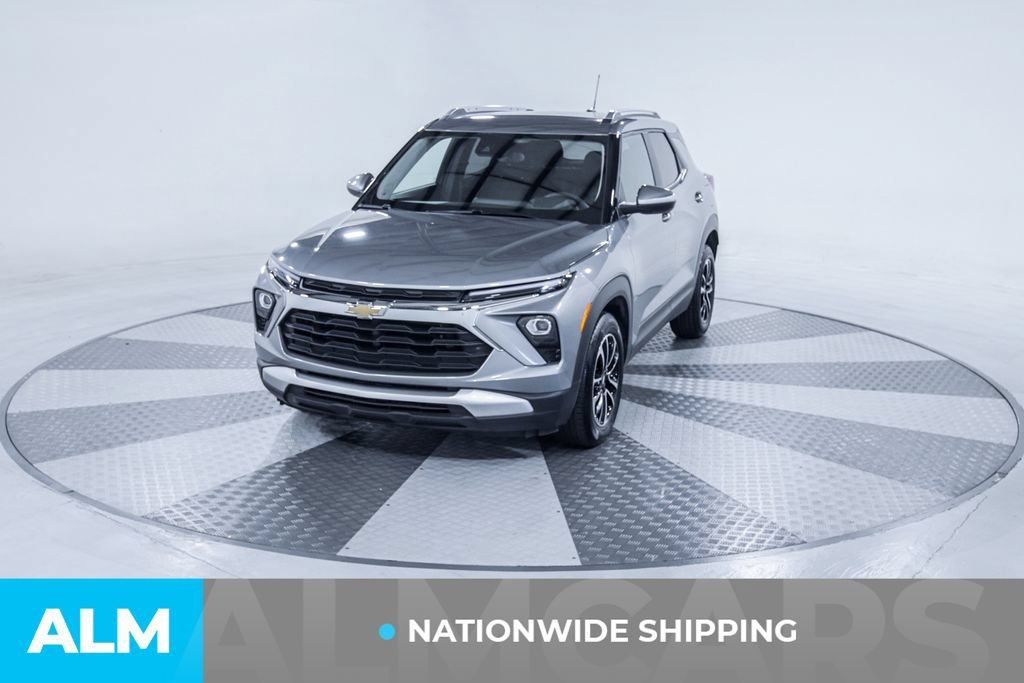 Used 2025 Chevrolet TrailBlazer LT FWD image 2