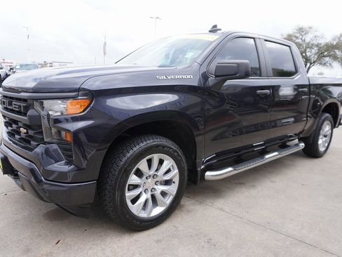 Used 2022 Chevrolet Silverado 1500 Custom image 3