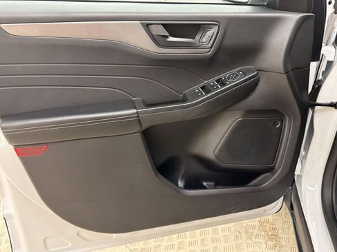 Used 2025 Ford Escape Active AWD/4WD image 14