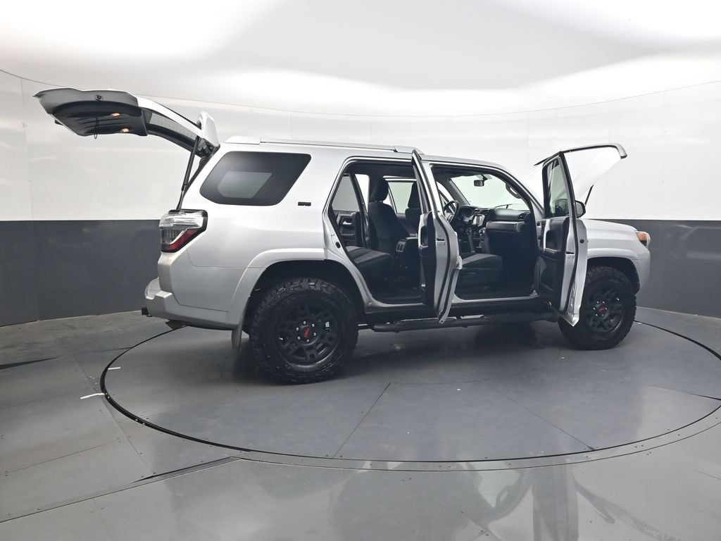 Used 2017 Toyota 4Runner SR5 AWD/4WD image 35