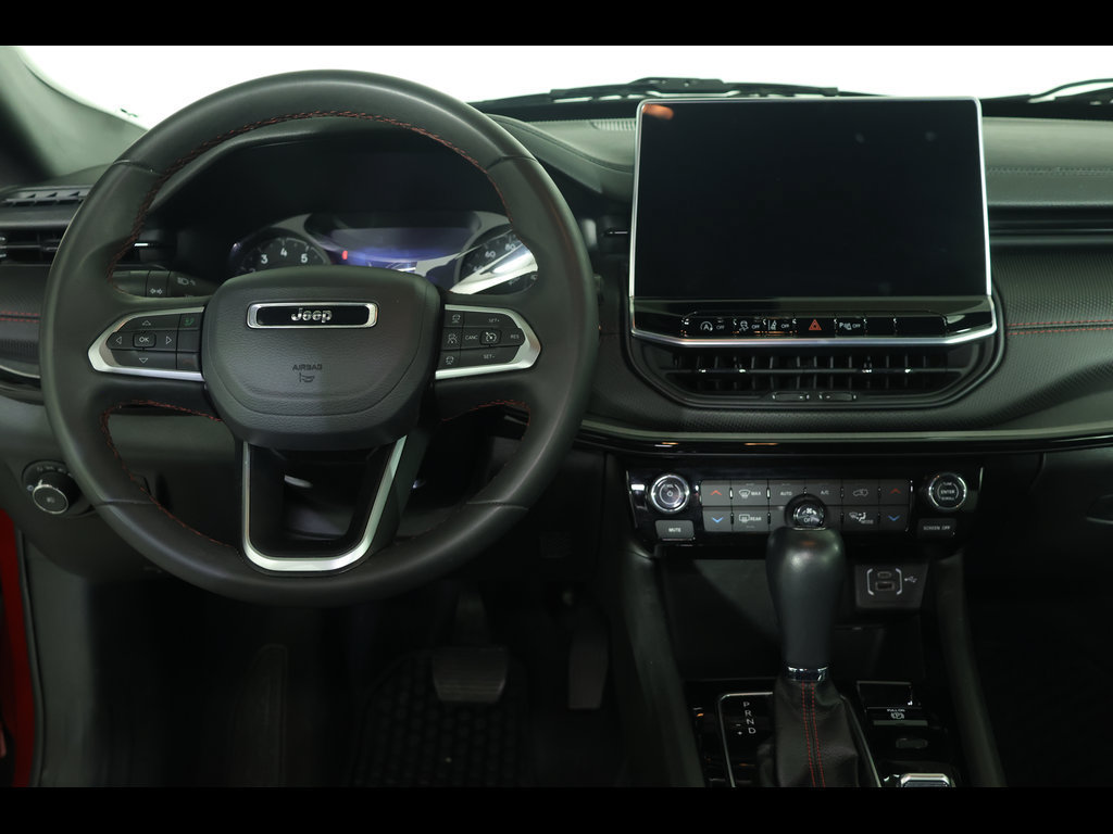 Used 2025 Jeep Compass Trailhawk AWD/4WD image 16