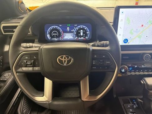 Used 2025 Toyota 4Runner Limited AWD/4WD image 13
