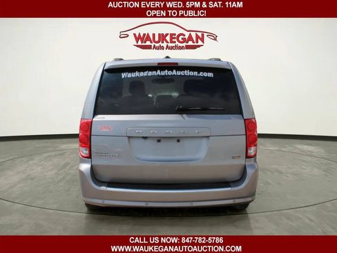 Used 2013 Dodge Grand Caravan SXT w/ Rear Park Assist Pkg FWD image 6