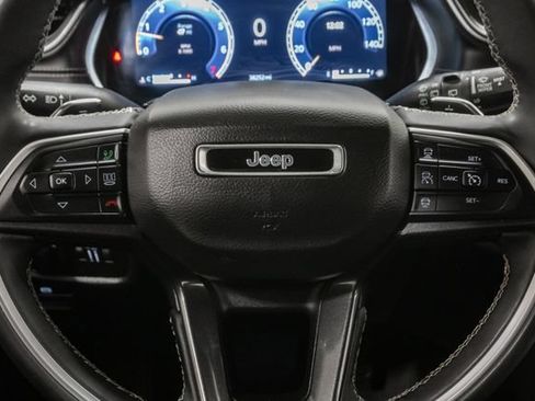 Used 2023 Jeep Grand Cherokee Altitude AWD/4WD image 18