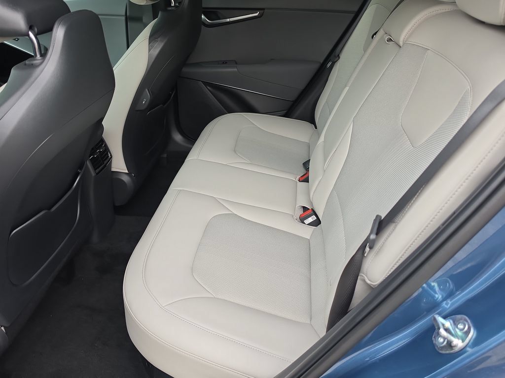 New 2026 Kia Niro EX FWD image 16