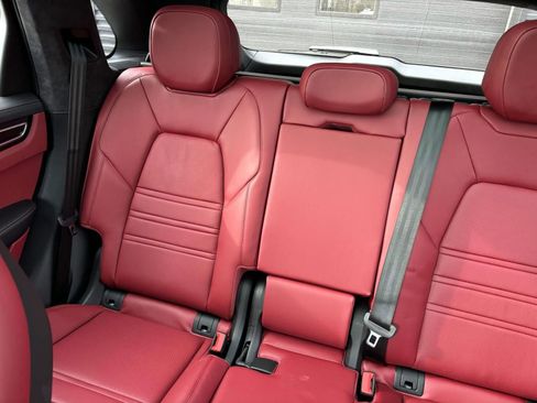 Used 2023 Porsche Cayenne GTS image 38