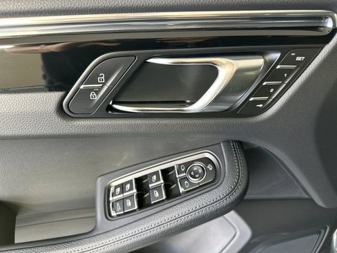 Certified 2026 Porsche Macan AWD/4WD image 12