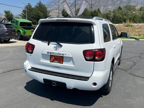 Used 2019 Toyota Sequoia SR5 AWD/4WD image 9