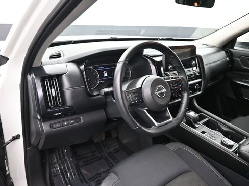 Used 2025 Nissan Pathfinder SV AWD/4WD image 18