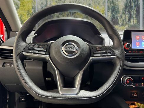Used 2022 Nissan Altima 2.5 S FWD image 16