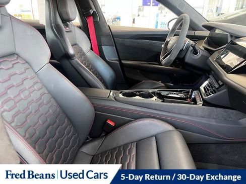Used 2022 Audi RS e-tron GT image 6