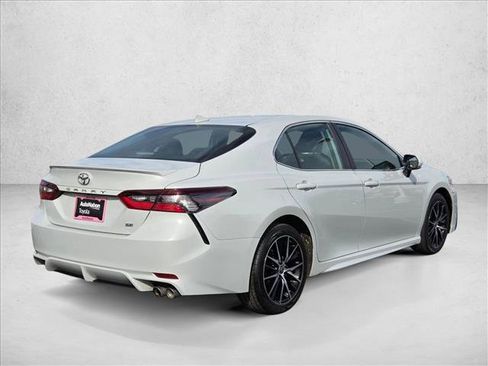 Used 2024 Toyota Camry SE image 5