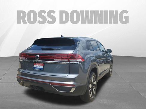 Used 2025 Volkswagen Atlas Cross Sport SE FWD image 4