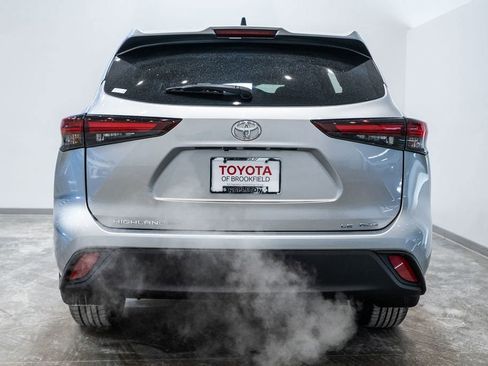 Used 2024 Toyota Highlander LE image 6