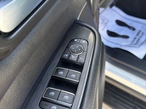 Used 2025 Nissan Armada SL w/ Captain's Chari Seat Package AWD/4WD image 15