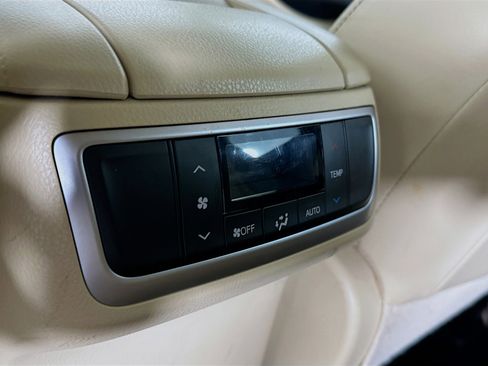 Used 2018 Toyota Highlander Limited image 29