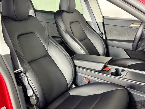 Used 2025 Tesla Model Y Long Range image 39