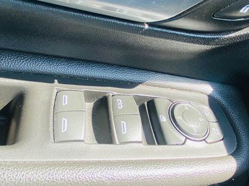Used 2023 GMC Terrain SLT AWD/4WD image 12