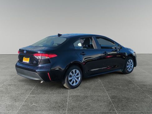 Used 2025 Toyota Corolla LE image 5