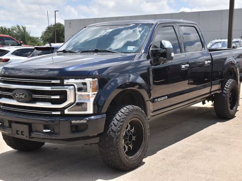 Used 2021 Ford F250 Platinum w/ FX4 Off-Road Package AWD/4WD image 2