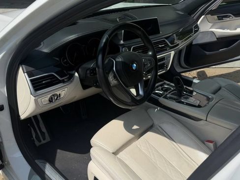 Used 2019 BMW 750i w/ Autobahn Package RWD image 10