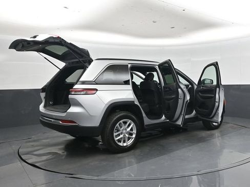 New 2026 Jeep Grand Cherokee Laredo w/ Trailer Tow Package AWD/4WD image 47