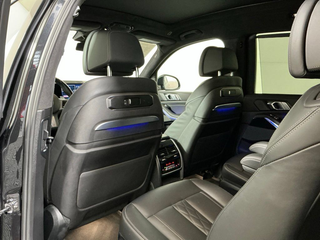 Certified 2024 BMW X7 xDrive40i w/ M Sport Package AWD/4WD image 25