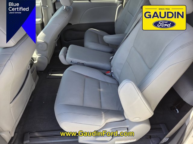 Used 2020 Toyota Sienna XLE w/ XLE Navigation Package FWD image 13