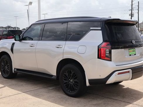 Used 2025 Nissan Armada SL w/ Captain's Chari Seat Package RWD image 4