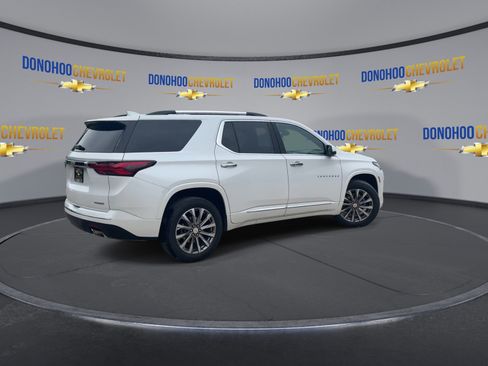 Used 2023 Chevrolet Traverse Premier FWD image 11