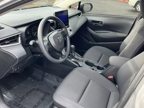 Used 2025 Toyota Corolla LE image 9