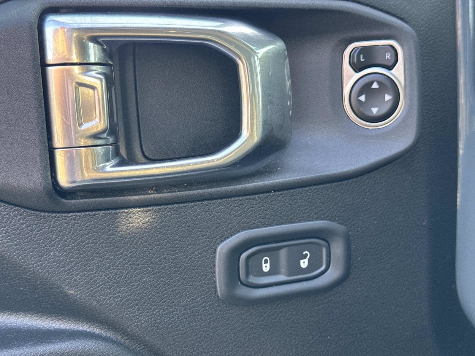 Used 2026 Jeep Gladiator Mojave AWD/4WD image 26