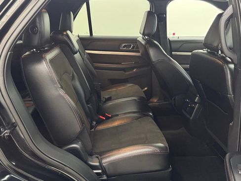 Used 2018 Ford Explorer XLT w/ Equipment Group 202A AWD/4WD image 24