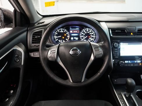Used 2015 Nissan Altima 2.5 SV w/ Convenience Package image 11