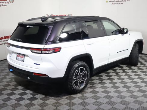 Used 2023 Jeep Grand Cherokee Trailhawk w/ Advanced Protech Group II AWD/4WD image 4