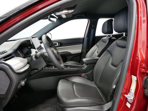 New 2025 Jeep Compass Limited image 3