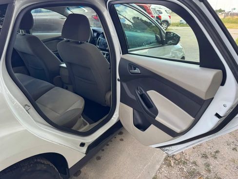 Used 2014 Ford Focus SE w/ SE Winter Package FWD image 20