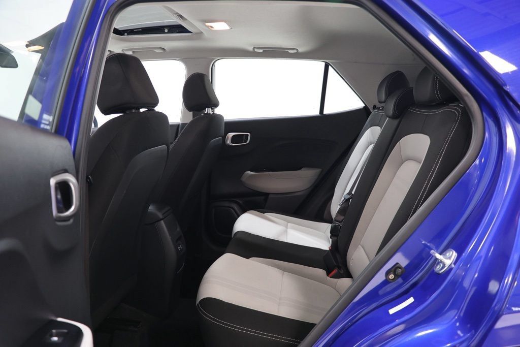 Used 2025 Hyundai Venue SEL FWD image 28