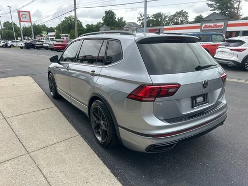 Used 2024 Volkswagen Tiguan SE R-Line AWD/4WD image 5