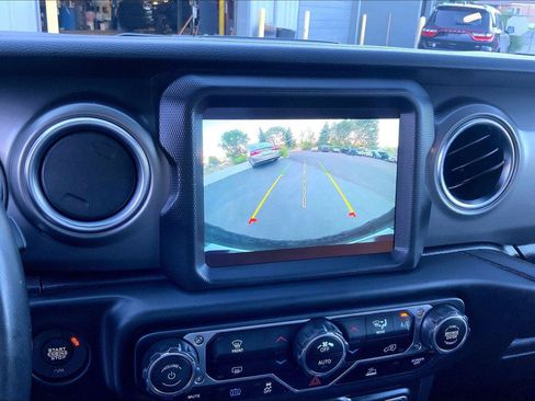 Used 2022 Jeep Wrangler Unlimited Rubicon 4xe AWD/4WD image 21