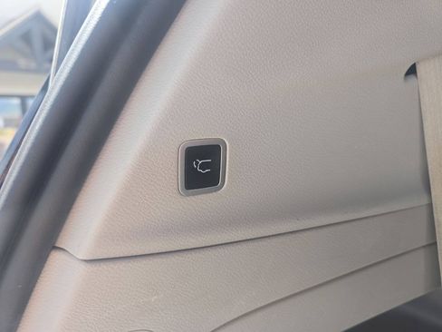 Used 2023 Chrysler Pacifica Touring-L FWD image 22