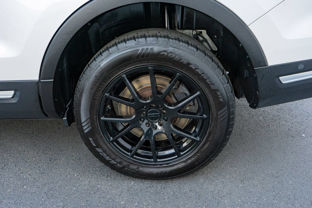 Used 2018 Ford Explorer Platinum AWD/4WD image 33