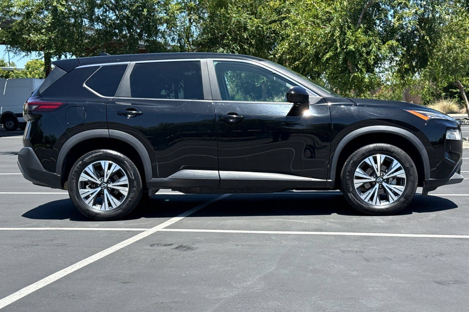 Used 2023 Nissan Rogue SV AWD/4WD image 10