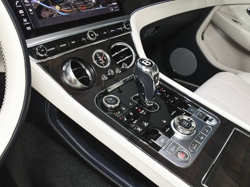 Used 2022 Bentley Continental GT image 46