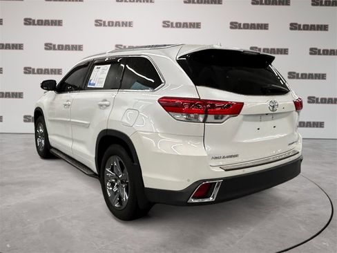 Used 2018 Toyota Highlander Limited Platinum image 3