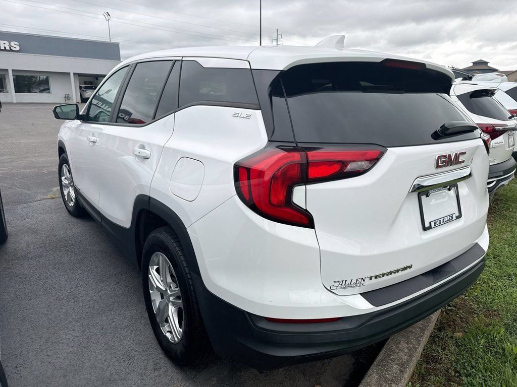 Used 2021 GMC Terrain SLE FWD image 3