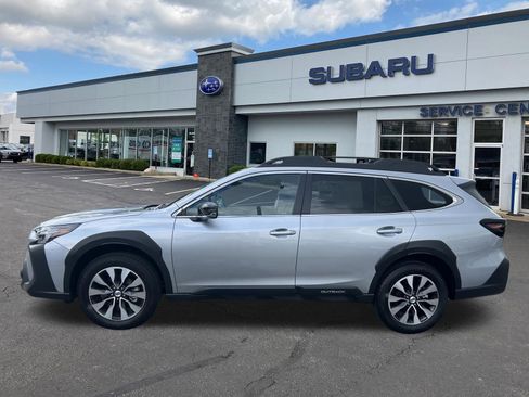 Used 2025 Subaru Outback Limited AWD/4WD image 4