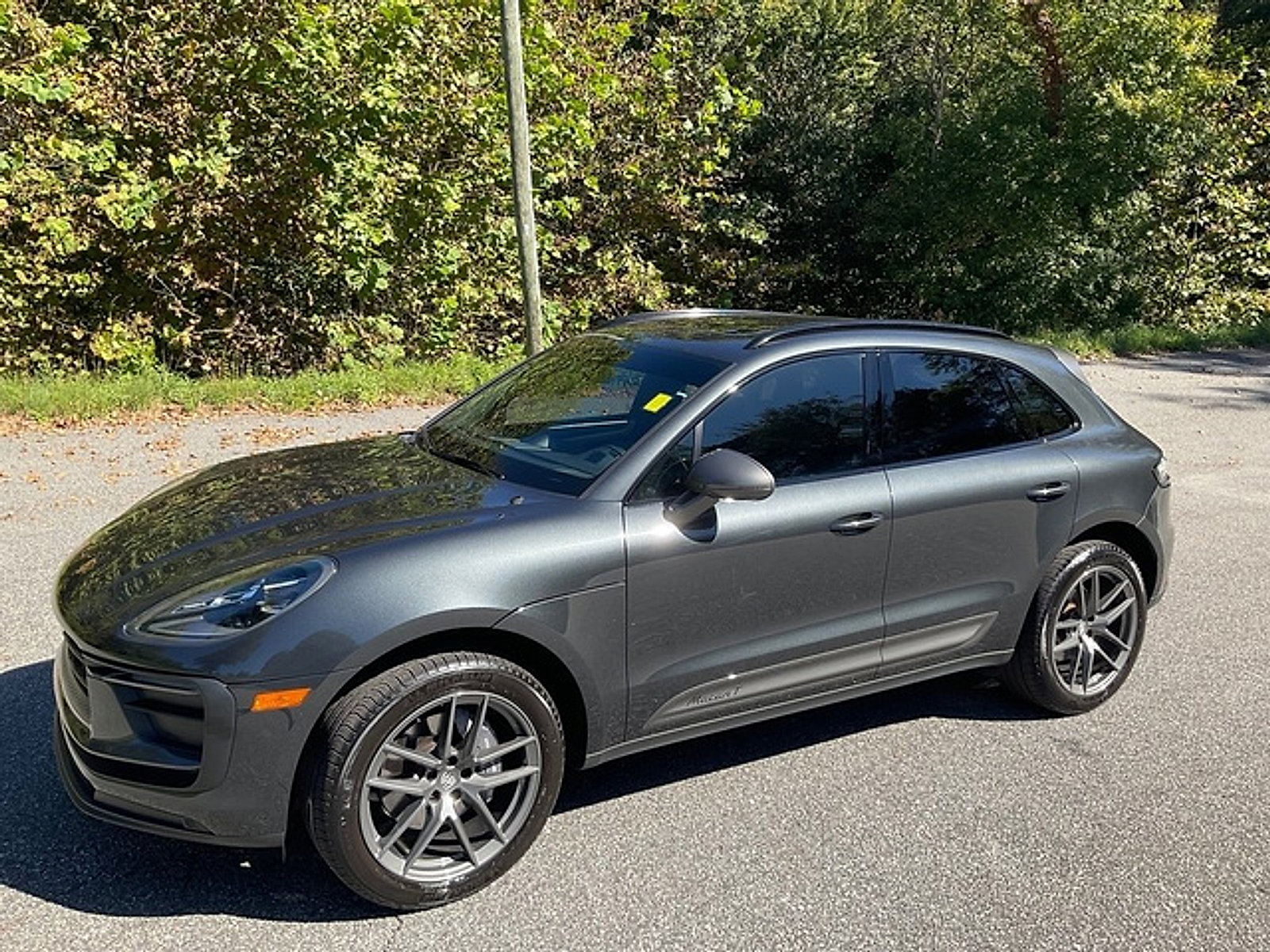 Used 2025 Porsche Macan AWD/4WD image 2